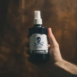 Sprej do włosów The Bluebeards Revenge Fixing Spray 300 ml